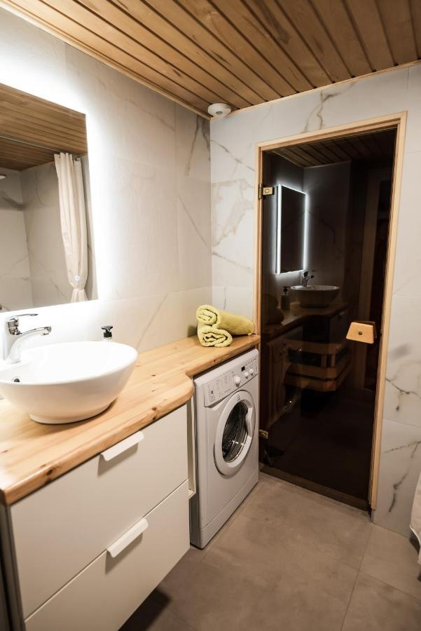 Cabin Guesthouse With Free Parking Pärnu Eksteriør bilde